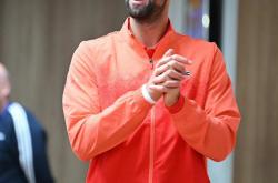 关于德约科维奇回归赛场，战术调整首场状态亮眼，老鹰观众沸腾！的信息