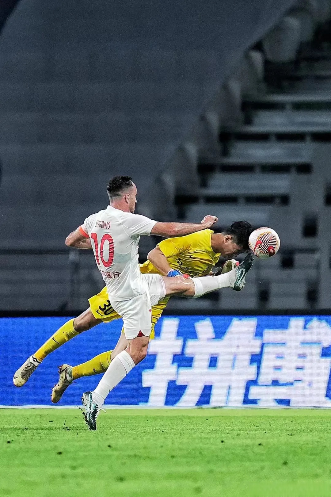  意甲赛程吃紧，上海久事赛后刷新队史纪录，话题不断，控场能力受关注